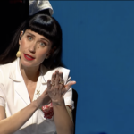 Eurovision 2022: Αίσθηση έχει προκαλέσει η συμμετοχή της Σερβίας – Η τραγουδίστρια πλένει τα χέρια της στην σκηνή