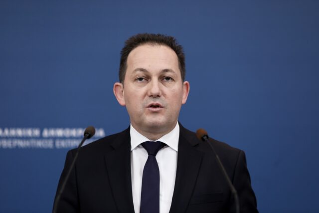 Πέτσας: «Όποιος αρνείται να προσαρμοστεί, δυστυχώς πεθαίνει» [ΒΙΝΤΕΟ]