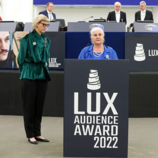 Ανταπόκριση από Στρασβούργο: Η Ευρώπη βάζει στο βάθρο τη Σρεμπρένιτσα και το “Quo Vadis, Aida”