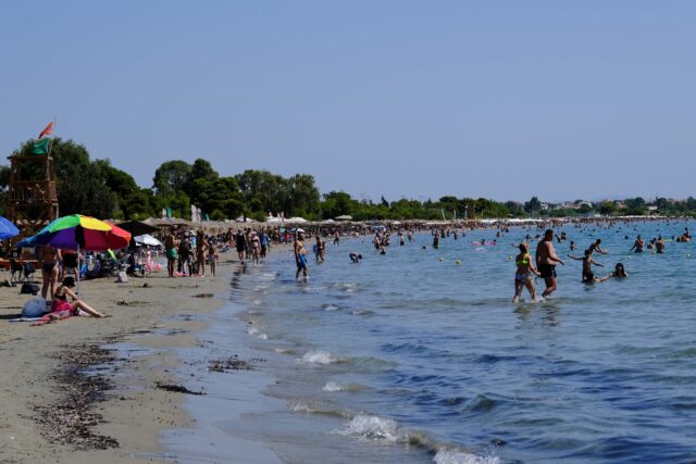 Έλεγχοι για παραβάσεις σε παραλίες Κυκλάδων και Ιονίων νήσων: 16 συλλήψεις σε επτά νησιά