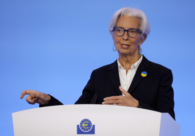 Έκτακτη συνεδρίαση στην ΕΚΤ μετά την εκτίναξη των αποδόσεων στα ομόλογα