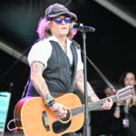 Ο Τζόνι Ντεπ ετοιμάζει περιοδεία με τους Hollywood Vampires το 2023