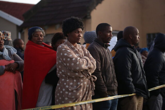 Τρία σενάρια εξετάζουν οι αρχές της Νότιας Αφρικής για τους θανάτους των 21 νεαρών σε μπαρ