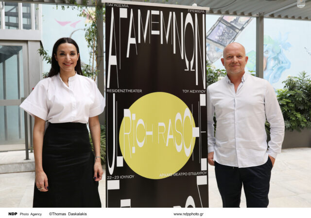 Ο πρωτοπόρος Γερμανός σκηνοθέτης Ούλριχ Ράσε στην Αθήνα για την παγκόσμια πρεμιέρα του «Αγαμέμνονα» στην Επίδαυρο