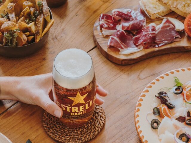 Η Estrella Damm σε ταξιδεύει γαστρονομικά στα καλύτερα εστιατόρια της πόλης