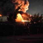 Σε ύφεση η πυρκαγιά στο εργοστάσιο πλαστικών στον Ασπρόπυργο