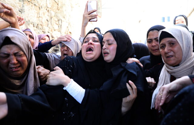 Υπέκυψε στα τραύματά του 17χρονος Παλαιστίνιος που πυροβολήθηκε από Ισραηλινούς στρατιώτες κοντά στην Τζενίν