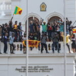 «Δεν μπορούμε να επιτρέψουμε στους φασίστες να καταλάβουν την εξουσία»: Διαδηλωτές «κατέλαβαν» τα γραφεία του πρωθυπουργού