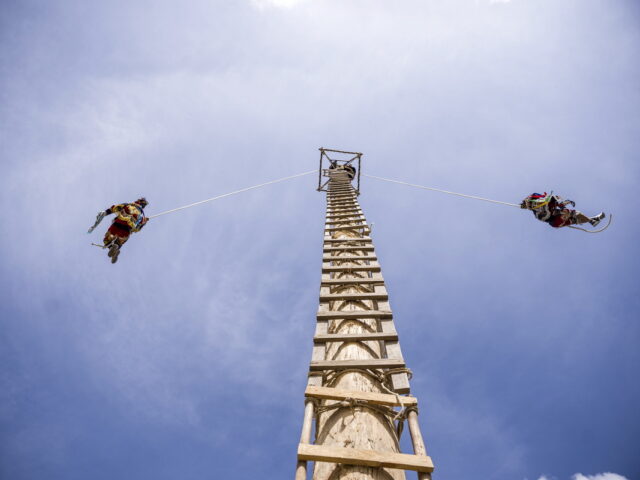 Ο Χορός του Ιπτάμενου Ραβδιού στην Γουατεμάλα