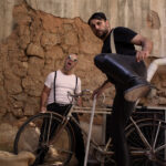 «Η άνοδος του Αρτούρο Ούι»: Ο Άρης Μπινιάρης ανεβάζει Μπέρτολτ Μπρεχτ με πρωταγωνιστή τον Γιώργο Χρυσοστόμου