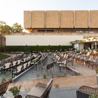 Cine Πολεμικό Μουσείο: Μπήκαμε στο νέο θερινό σινεμά της Αθήνας που ξεκινά απόψε τις προβολές του