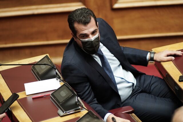 Θάνος Πλεύρης: Η μετάδοση του κορωνοϊού δεν γίνεται στους κλειστούς χώρους