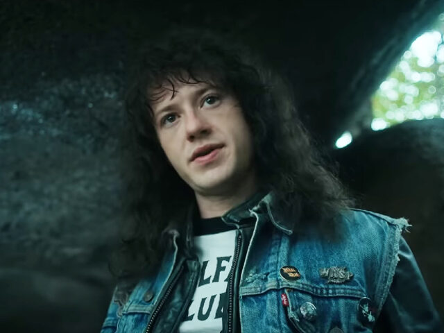 O ηθοποιός Joseph Quinn που υποδύεται τον Eddie Munson στο Stranger Things συνελήφθη στο αεροδρόμιο