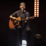 Νέα παρέμβαση και πανό για Λιγνάδη και Μιχαηλίδη σε συναυλία του Σωκράτη Μάλαμα