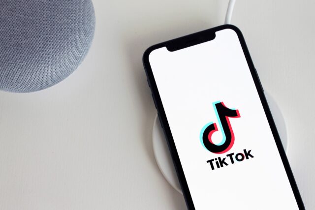 Γονείς μήνυσαν το TikTok για τον θάνατο των παιδιών τους από το «blackout challenge»