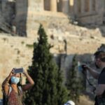 Εξαδάκτυλος: «Μπορεί να ξαναγίνουν υποχρεωτικές οι μάσκες»