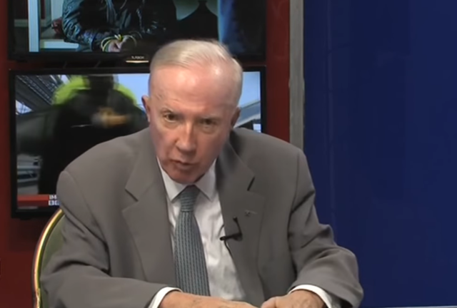 Δίκη Χρυσής Αυγής: Χαιρέτισε και πάλι ναζιστικά στο δικαστήριο o Κώστας Πλεύρης