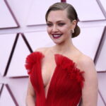 «Περπατούσα γυμνή στο πλατό, για να μην χάσω τη δουλειά μου», δήλωσε η Αμάντα Σέιφριντ