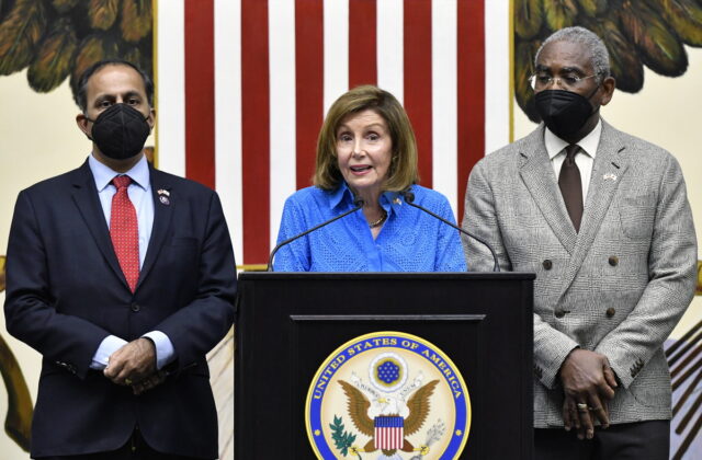 Πελόζι: Οι ΗΠΑ «δεν θα επιτρέψουν» στην Κίνα να απομονώσει την Ταϊβάν