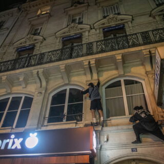 Παρκούρ στο Παρίσι για να σβήσουν τα φώτα