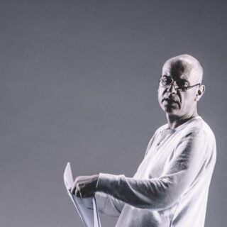 Τσέζαρις Γκραουζίνις: «Δεν θα έβαζα τον Πούτιν και τον Ζελένσκι σε τραγωδία, αλλά σε σατυρικό δράμα»