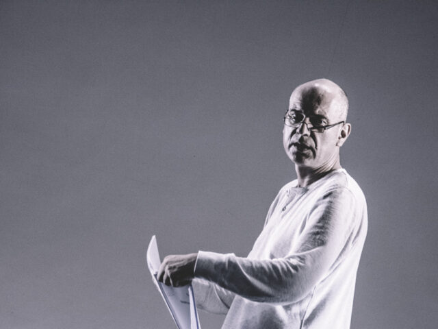 Τσέζαρις Γκραουζίνις: «Δεν θα έβαζα τον Πούτιν και τον Ζελένσκι σε τραγωδία, αλλά σε σατυρικό δράμα»