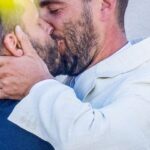 Νέες φωτογραφίες από τον γάμο του σχεδιαστή μόδας Simon Porte Jacquemus με τον σύντροφό του κάνουν το γύρο του διαδικτύου