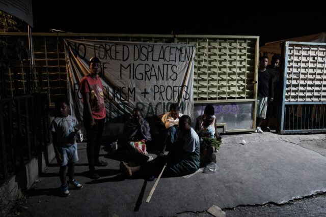 Νέα επέμβαση των ΜΑΤ στη δομή Ελαιώνα