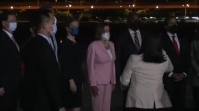 Έφτασε στην Ταϊβάν η Πελόζι, παρά τις απειλές