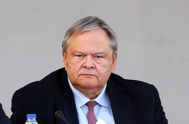 Βενιζέλος για Μητσοτάκη: Μεγάλο σφάλμα η θέση του πρωθυπουργού ότι η παρακολούθηση ήταν τυπικά νόμιμη