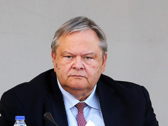 Βενιζέλος για Μητσοτάκη: Μεγάλο σφάλμα η θέση του πρωθυπουργού ότι η παρακολούθηση ήταν τυπικά νόμιμη