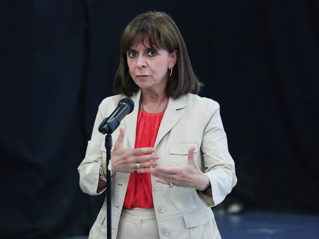 Παρέμβαση Σακελλαροπούλου για τις παρακολουθήσεις