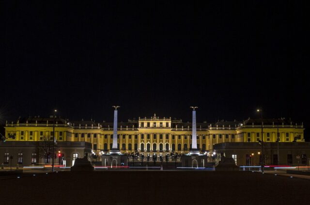Για σβηστά φώτα και μειωμένο ωράριο ετοιμάζεται η Ευρώπη