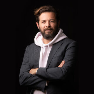 Σύλλα Τζουμέρκα, πώς είναι να ανεβάζεις το δικό σου “Solaris”, στην Επίδαυρο;