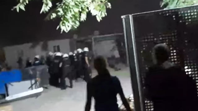 Καταγγελίες για βίαιη εκκένωση της Δομής Ελαιώνα τα ξημερώματα από ΜΑΤ και ΕΚΑΜ [ΒΙΝΤΕΟ]