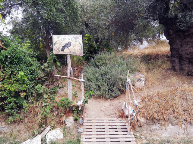 Στον Ντουνιά, στην Κρήτη, θα απολαύσετε τη γνήσια ιεροτελεστία του slow cooking