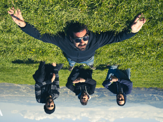 Οι 1000mods νιώθουν πως κάνουν surf πάνω σε ένα πελώριο κύμα