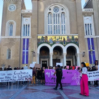 Όσα έζησα στη Μητρόπολη Αθηνών τη μέρα που η Εκκλησία κήρυττε για τα σώματά μας