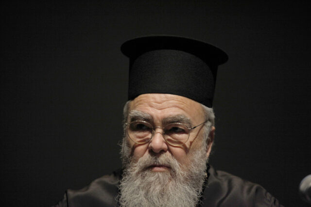 «Εσύ μας κακοποιείς διπλά» – Eπτά γυναίκες μηνύουν τον Μητροπολίτη Δωδώνης