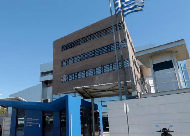 Ένοπλος επιχείρησε να εισβάλει στη Διεύθυνση Εγκληματολογικών Ερευνών