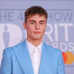 Ο Σαμ Φέντερ ακυρώνει συναυλίες του για να φροντίσει την ψυχική του υγεία