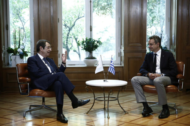 Συνάντηση Μητσοτάκη – Αναστασιάδη: Στις όποιες ρητορικές ακρότητες της Τουρκίας απαντάμε με σταθερότητα, αυτοπεποίθηση και προσήλωση στο διεθνές δίκαιο