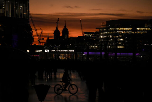 Βρετανία: Άντρας έριξε βόμβες μολότοφ σε κέντρο μετανάστευσης και έπειτα αυτοκτόνησε