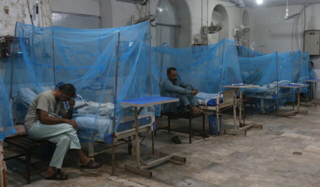 Εκτός ελέγχου η κατάσταση στο Πακιστάν – Τα στάσιμα νερά έχουν προκαλέσει σοβαρά προβλήματα υγείας στους πλημμυροπαθείς