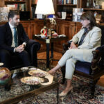 ΠτΔ στον Ανδρουλάκη για τις υποκλοπές: «Τοποθετήθηκα επί της αρχής με σαφήνεια στο πλαίσιο των αρμοδιοτήτων μου»