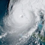 Ο κυκλώνας Ίαν πλήττει τη Φλόριντα με καταστροφική μανία [BINTEO]