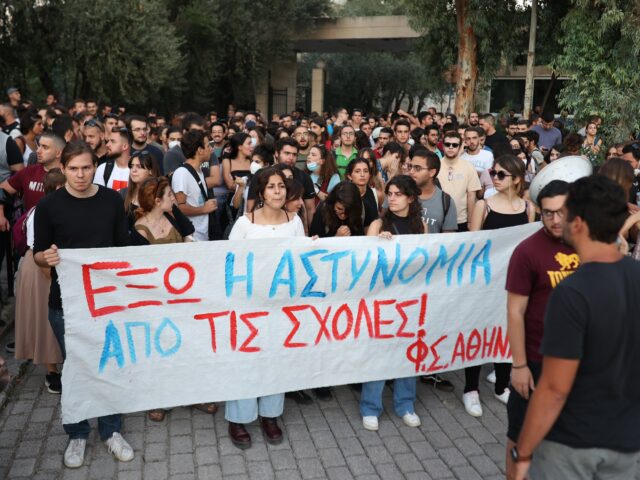 Οι φοιτητές υψώνουν «τείχος» απέναντι στην Πανεπιστημιακή Αστυνομία