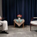 Κριστιάν Αμανπούρ: Η εμβληματική δημοσιογράφος αρνήθηκε να φορέσει μαντίλα και ο Ιρανός πρόεδρος ακύρωσε τη συνέντευξη