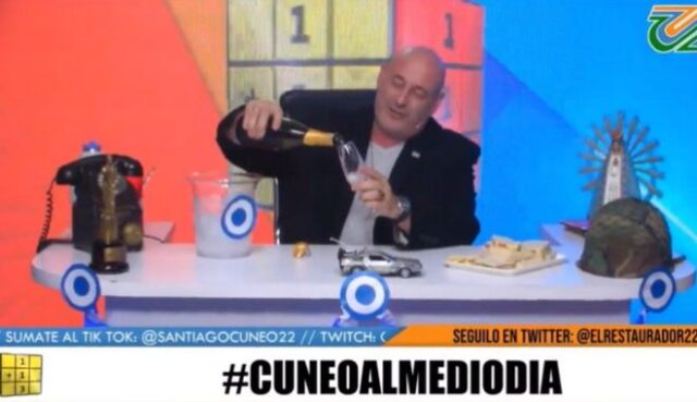 Αργεντινή: Δημοσιογράφος γιόρτασε με σαμπάνια τον θάνατο της Ελισάβετ [ΒΙΝΤΕΟ]