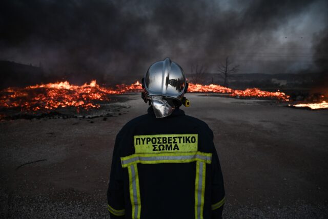 Μεγάλη φωτιά ξέσπασε στον Αυλώνα